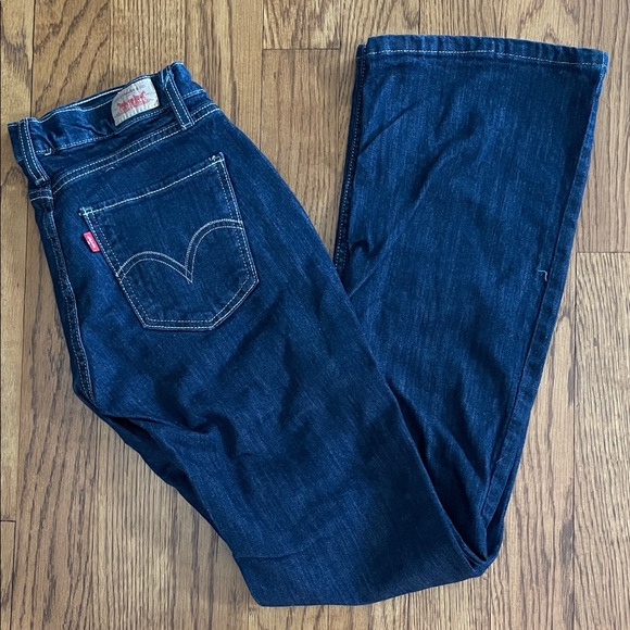 Levi's Ladies 528 Curvy Boot Cut Jeans - Picture 1 of 9